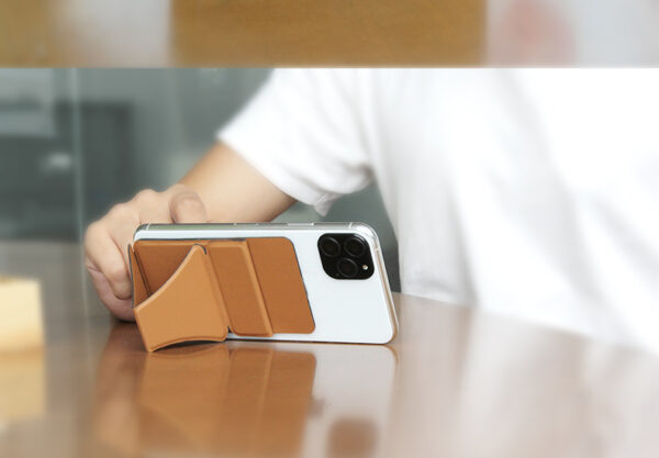 Invisible card phone holder - Image 7